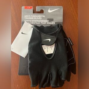 Nike men’s training gloves. Size Large. NWT
